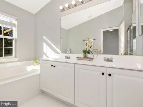 Bath - 521 Sylvan Ct, Frederick, MD 21703 photo 2 of 6