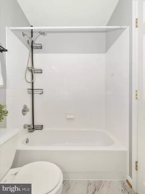 Bath - 521 Sylvan Ct, Frederick, MD 21703 photo 6 of 6