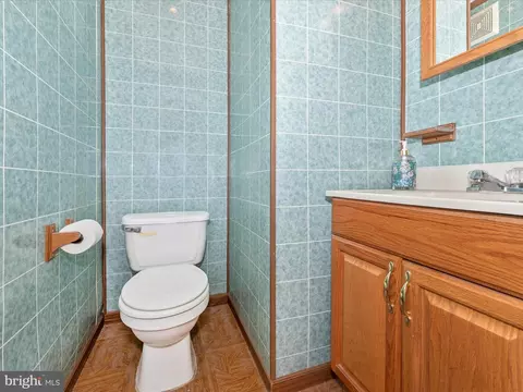 Bath - 6085 Flagstone Ct, Frederick, MD 21701 photo 6 of 6