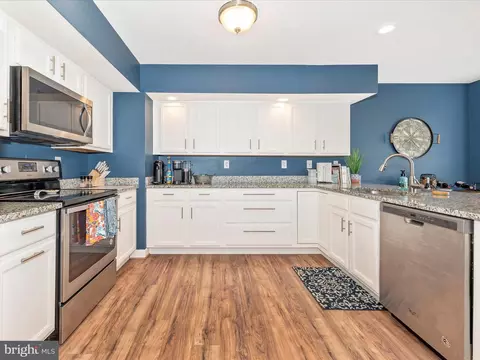 Kitchen - 6085 Flagstone Ct, Frederick, MD 21701 photo 3 of 5