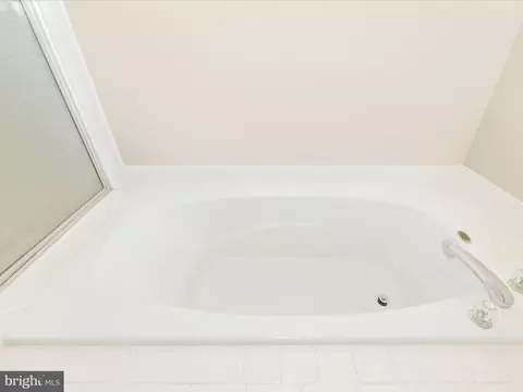 Bath - 6085 Flagstone Ct, Frederick, MD 21701 photo 4 of 6