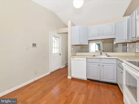 Kitchen - 812 Chadwick Cir, Frederick, MD 21701 photo 4 of 5