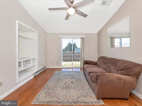 Living - 812 Chadwick Cir, Frederick, MD 21701 photo 2 of 5