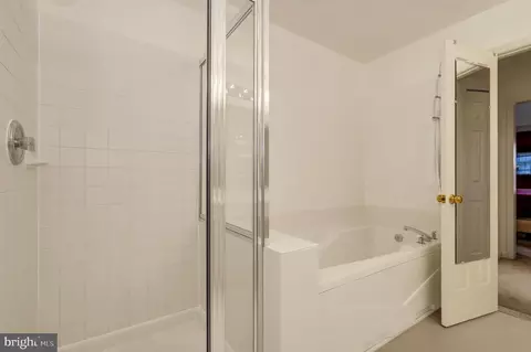 Bath - 2413 Rippling Brook Rd, Frederick, MD 21701 photo 3 of 5