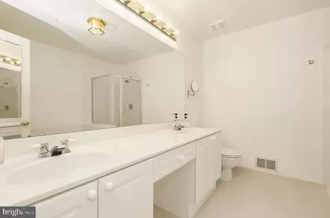 Bath - 2413 Rippling Brook Rd, Frederick, MD 21701 photo 2 of 5