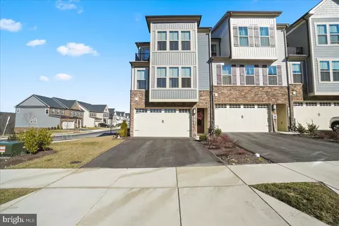 10100 Bluegill St, New Market, MD 21774