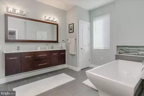 Bath - 3362 Eclipse Dr, Jefferson, MD 21755 photo 3 of 8