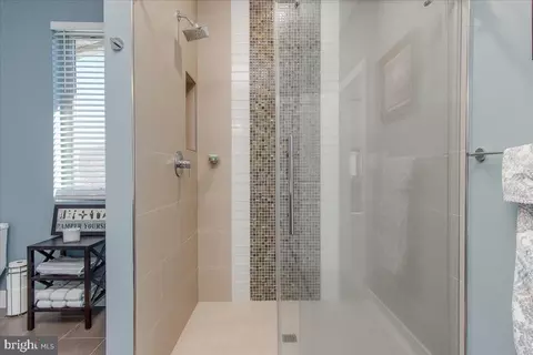 Bath - 3362 Eclipse Dr, Jefferson, MD 21755 photo 6 of 8