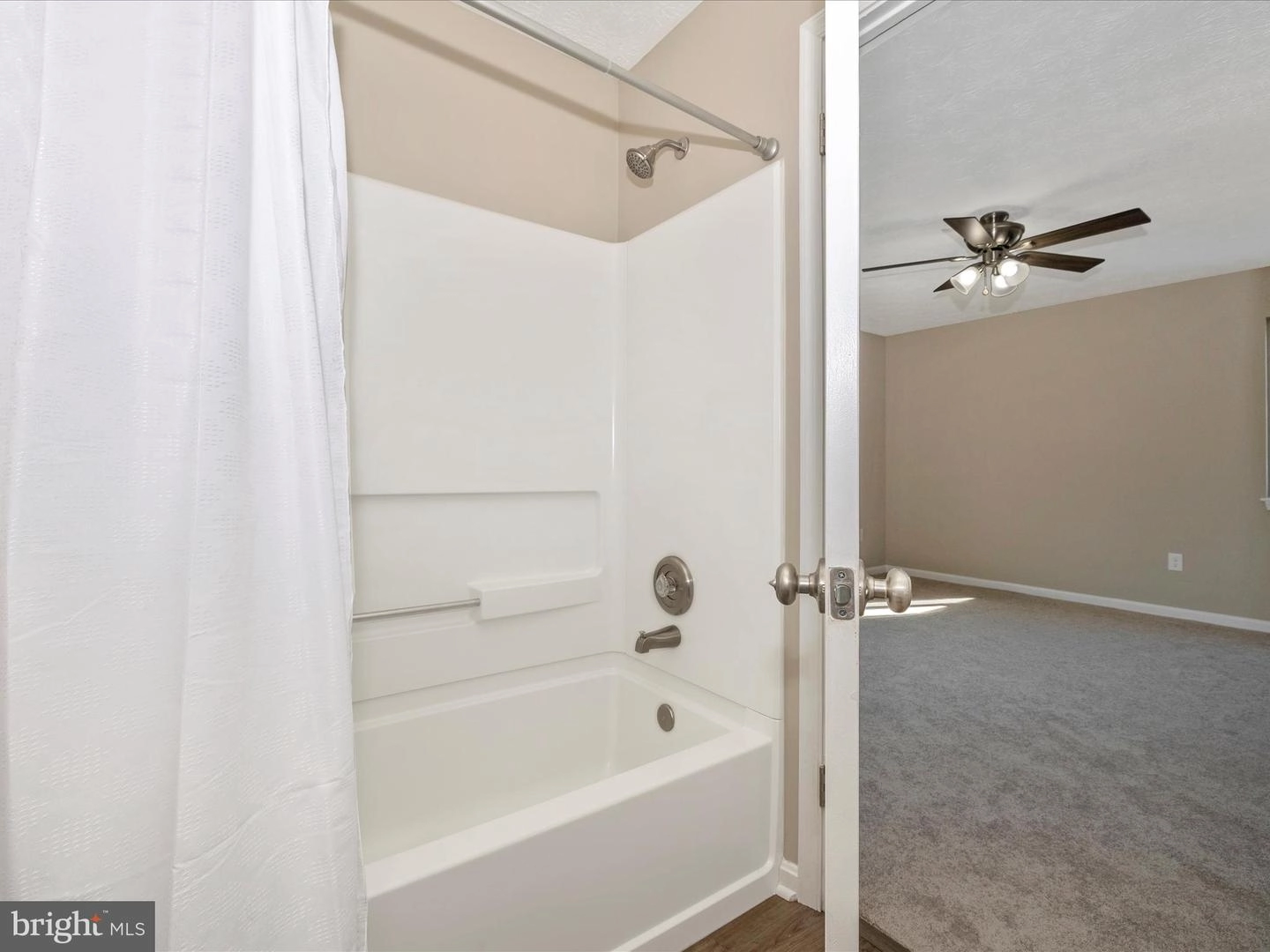 Bath - 2153 Wainwright Ct #1B, Frederick, MD 21702 photo 2 of 4
