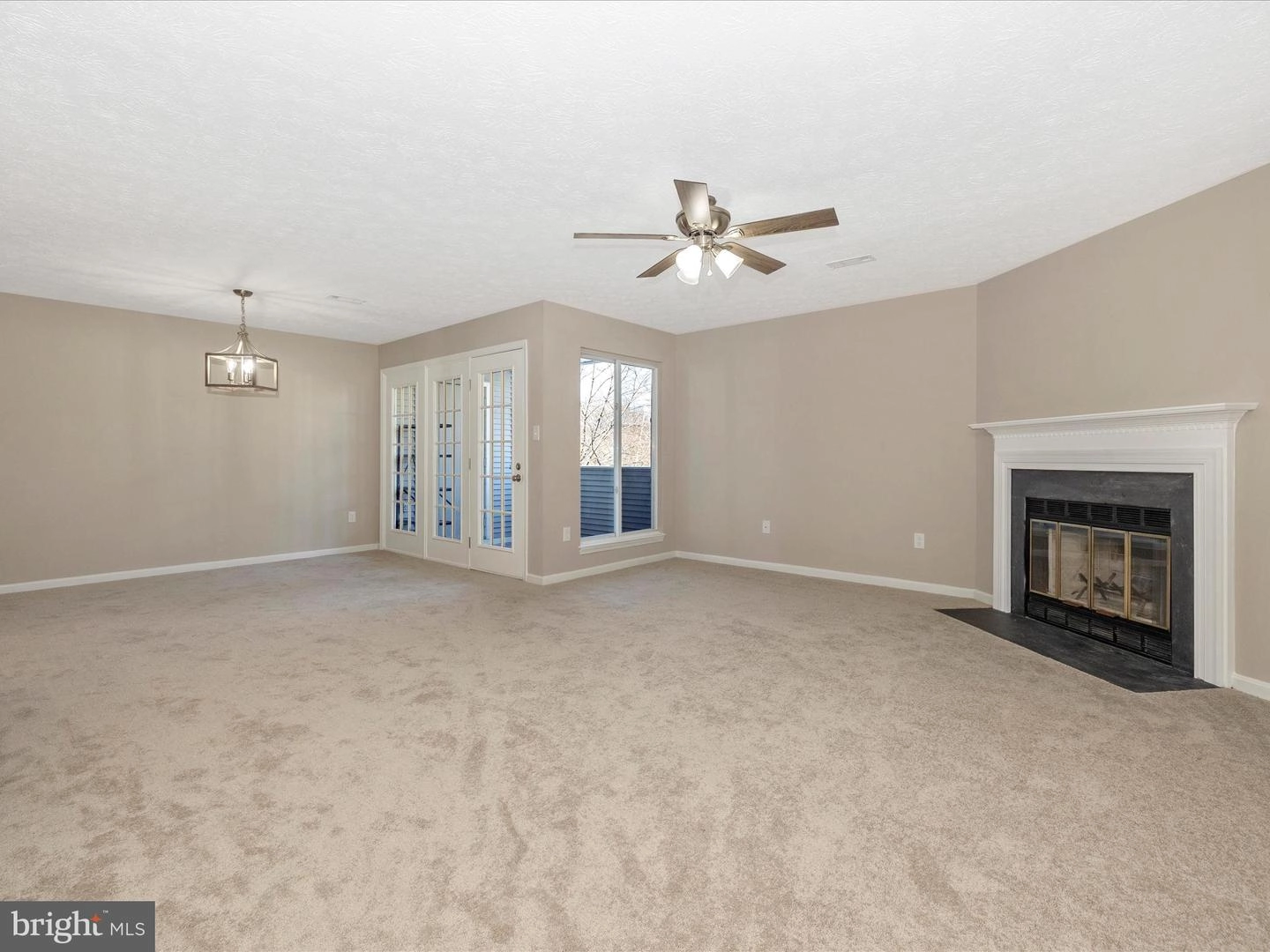 Living - 2153 Wainwright Ct #1B, Frederick, MD 21702 photo 2 of 4