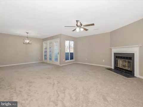 Living - 2153 Wainwright Ct #1B, Frederick, MD 21702 photo 2 of 4