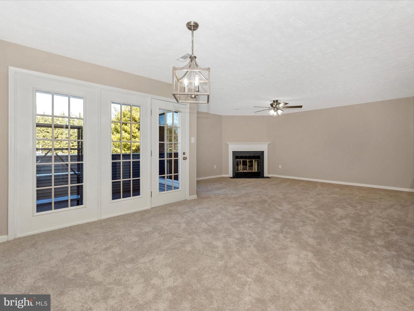 Living - 2153 Wainwright Ct #1B, Frederick, MD 21702 photo 3 of 4