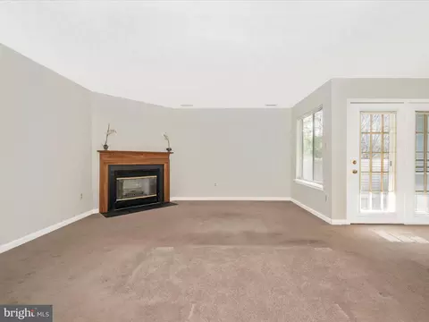 Living - 2129 Wainwright Ct #1C, Frederick, MD 21702 photo 2 of 7