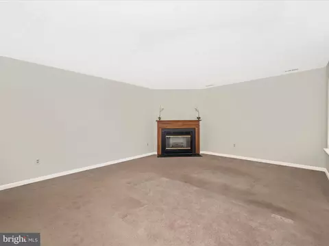 Living - 2129 Wainwright Ct #1C, Frederick, MD 21702 photo 3 of 7