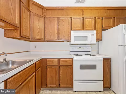 Kitchen - 2129 Wainwright Ct #1C, Frederick, MD 21702 photo 6 of 8