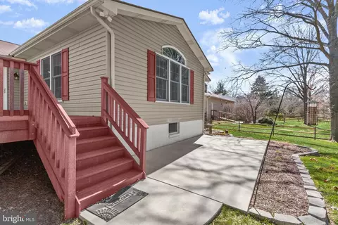 Exterior - 8214 Greenvale Dr, Frederick, MD 21702 photo 5 of 20