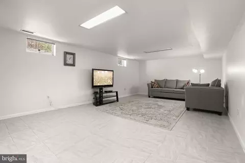 Living - 8214 Greenvale Dr, Frederick, MD 21702 photo 9 of 10
