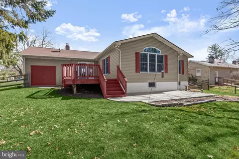 Exterior - 8214 Greenvale Dr, Frederick, MD 21702 photo 11 of 20