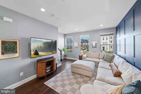 Living - 1002 Holden Rd, Frederick, MD 21701 photo 4 of 7