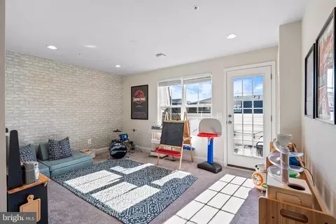 Living - 1002 Holden Rd, Frederick, MD 21701 photo 6 of 7