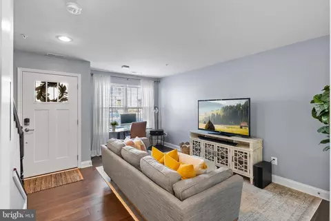 Living - 1002 Holden Rd, Frederick, MD 21701 photo 2 of 7