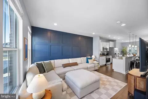 Living - 1002 Holden Rd, Frederick, MD 21701 photo 3 of 7