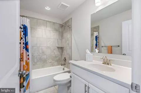 Bath - 1002 Holden Rd, Frederick, MD 21701 photo 5 of 6