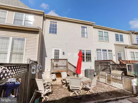 Exterior - 2225 Village Square Rd, Frederick, MD 21701 photo 4 of 7