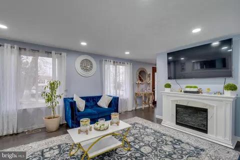 Living - 141 Melrose Ct, Frederick, MD 21702 photo 1 of 6