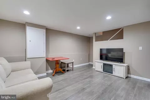 Living - 141 Melrose Ct, Frederick, MD 21702 photo 5 of 6