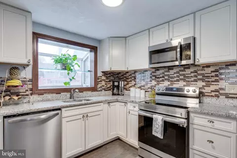 Kitchen - 141 Melrose Ct, Frederick, MD 21702 photo 2 of 4