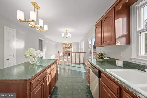 Kitchen - 309 Cone Branch Dr, Middletown, MD 21769 photo 6 of 8