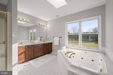 Bath - 309 Cone Branch Dr, Middletown, MD 21769 photo 2 of 5
