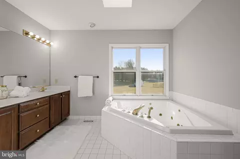 Bath - 309 Cone Branch Dr, Middletown, MD 21769 photo 3 of 5