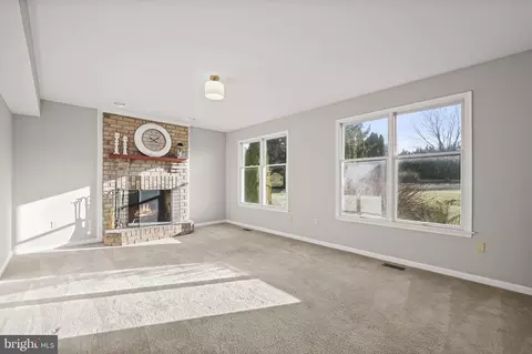 Living - 309 Cone Branch Dr, Middletown, MD 21769 photo 4 of 4