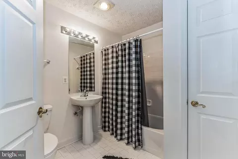 Bath - 6512 Springwater Ct #4201, Frederick, MD 21701 photo 4 of 4