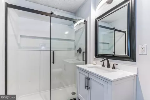 Bath - 6512 Springwater Ct #4201, Frederick, MD 21701 photo 1 of 4