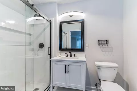 Bath - 6512 Springwater Ct #4201, Frederick, MD 21701 photo 2 of 4
