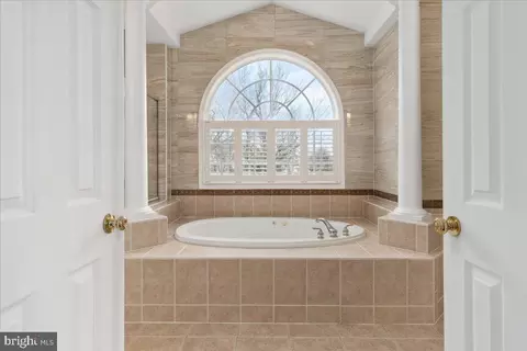 Bath - 1818 Granby Way, Frederick, MD 21702 photo 4 of 9