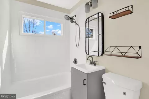 Bath - 6 James St, Frederick, MD 21701 photo 1 of 1