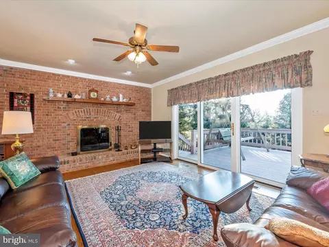 Living - 6418 Jefferson Blvd, Frederick, MD 21703 photo 4 of 6