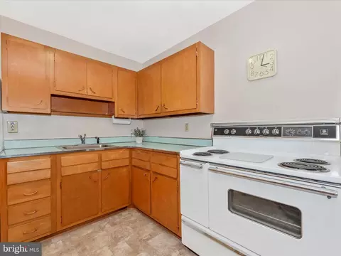 Kitchen - 907 Young Pl, Frederick, MD 21702 photo 4 of 9