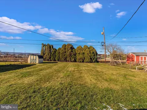 Exterior - 907 Young Pl, Frederick, MD 21702 photo 10 of 12