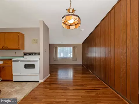 Kitchen - 907 Young Pl, Frederick, MD 21702 photo 2 of 9