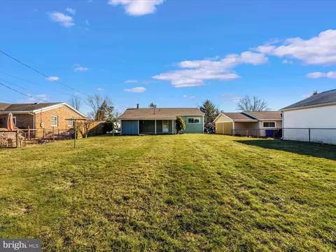 Exterior - 907 Young Pl, Frederick, MD 21702 photo 9 of 12