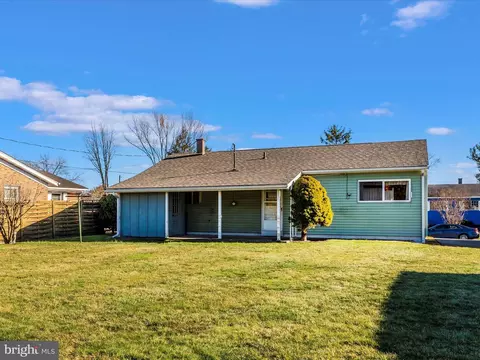 Exterior - 907 Young Pl, Frederick, MD 21702 photo 4 of 12