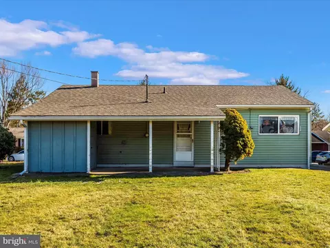 Exterior - 907 Young Pl, Frederick, MD 21702 photo 2 of 12