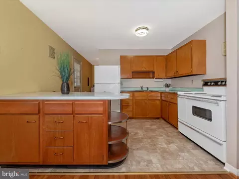 Kitchen - 907 Young Pl, Frederick, MD 21702 photo 3 of 9