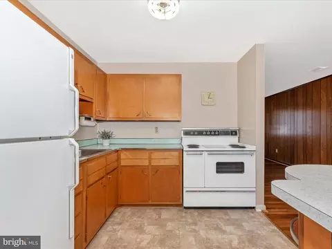 Kitchen - 907 Young Pl, Frederick, MD 21702 photo 7 of 9