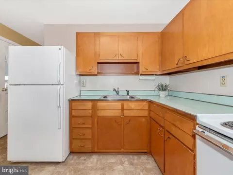 Kitchen - 907 Young Pl, Frederick, MD 21702 photo 5 of 9